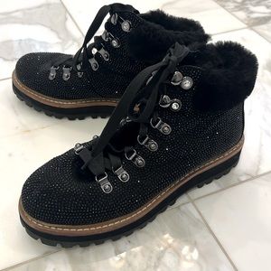 Lola Cruz rhinetsone and fur boot size 37